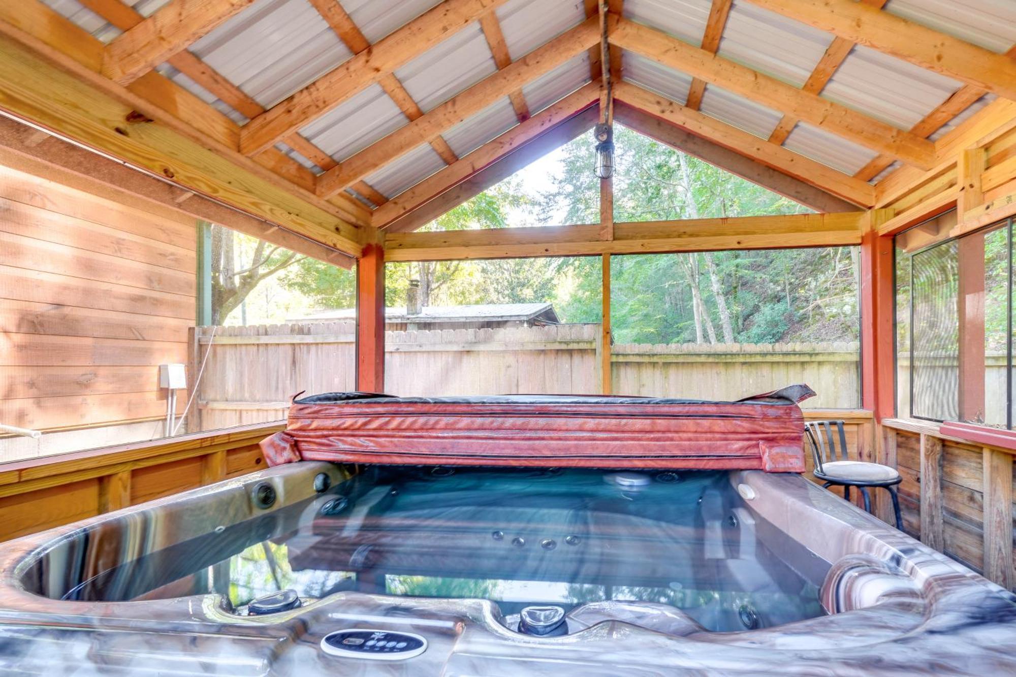 Just Fur Relaxin Sevierville Cabin With Hot Tub! Bagian luar foto