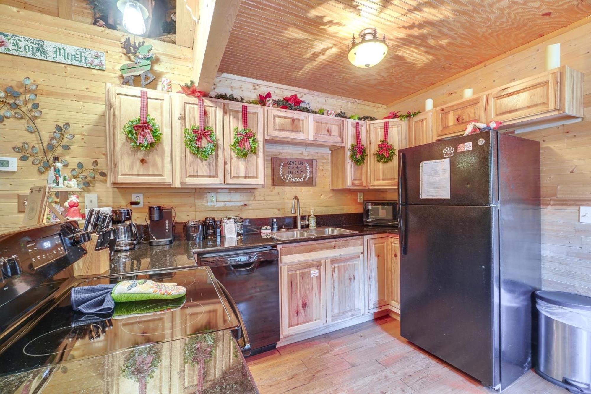 Just Fur Relaxin Sevierville Cabin With Hot Tub! Bagian luar foto